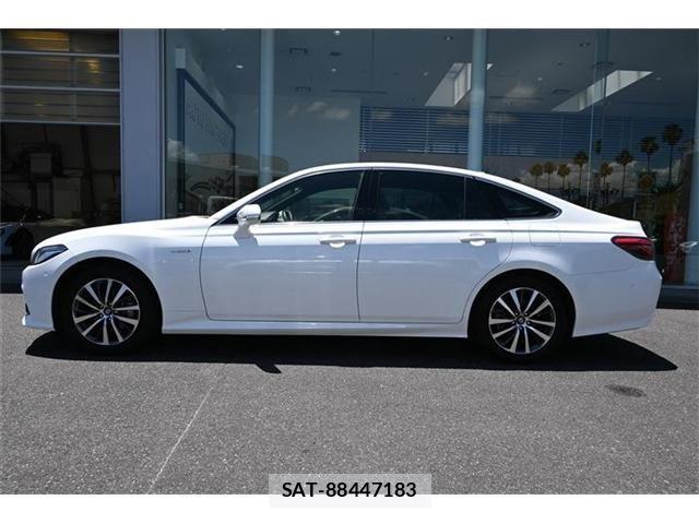 Toyota CROWN SEDAN 2019-07 8207050-1