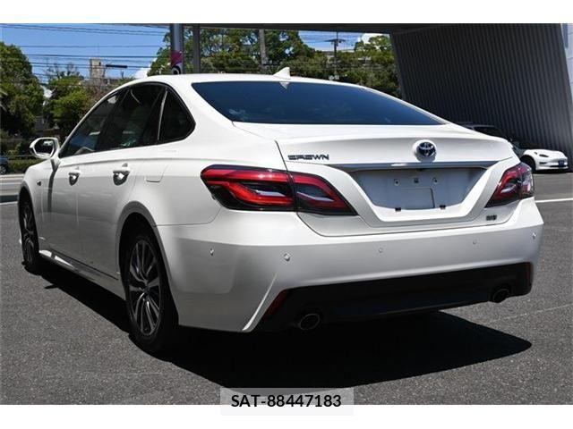 Toyota CROWN SEDAN 2019-07 8207050-2