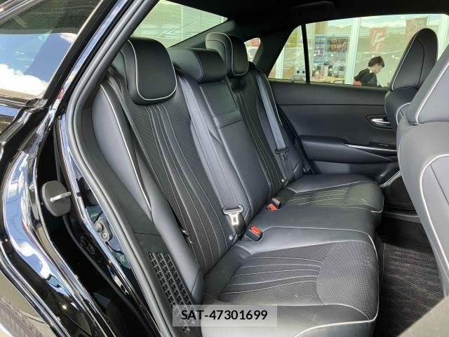 Toyota CROWN SEDAN 2018-09 8207031-18