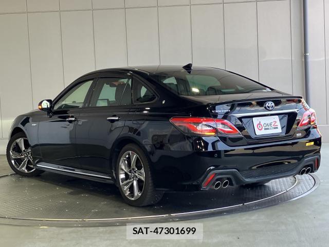 Toyota CROWN SEDAN 2018-09 8207031-1