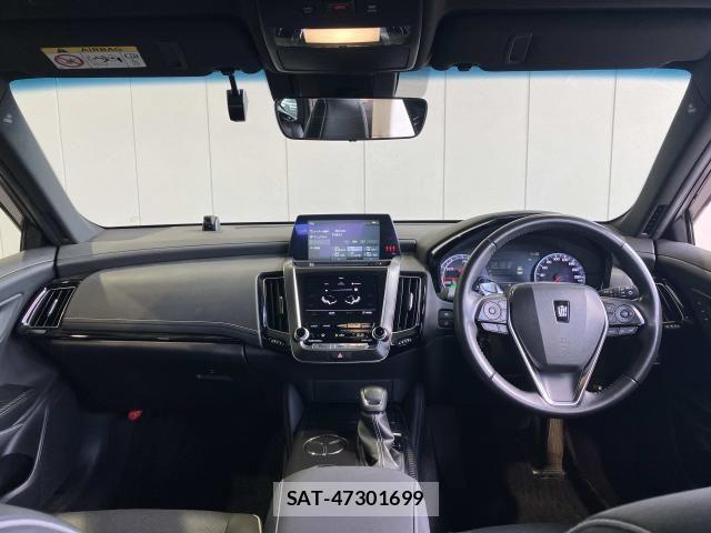 Toyota CROWN SEDAN 2018-09 8207031-5