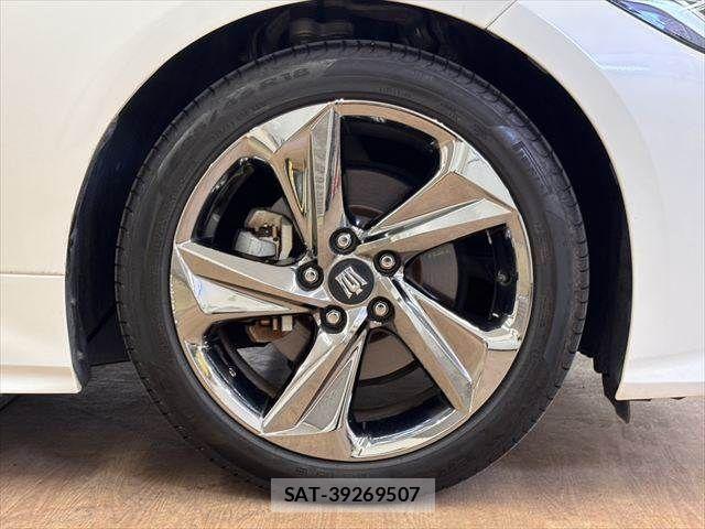 Toyota CROWN SEDAN 2018-08 8207030-13