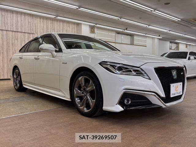 Toyota CROWN SEDAN 2018-08 8207030-15