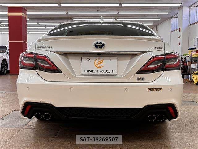 Toyota CROWN SEDAN 2018-08 8207030-17