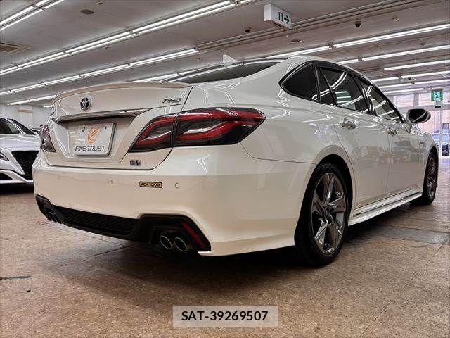 Toyota CROWN SEDAN 2018-08 8207030-18