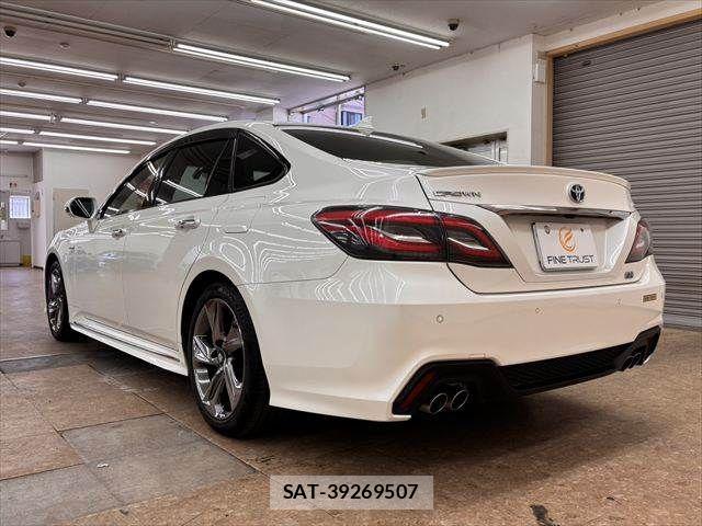 Toyota CROWN SEDAN 2018-08 8207030-19