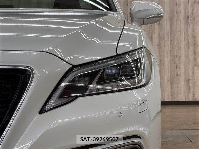 Toyota CROWN SEDAN 2018-08 8207030-21