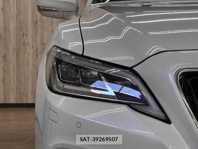 Toyota CROWN SEDAN 2018-08 8207030-23