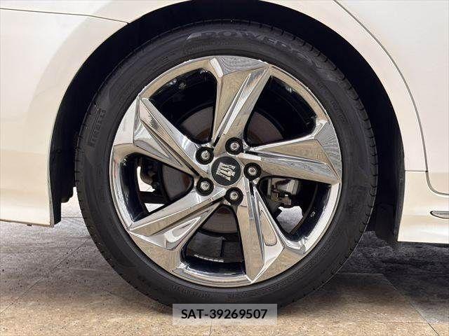 Toyota CROWN SEDAN 2018-08 8207030-27