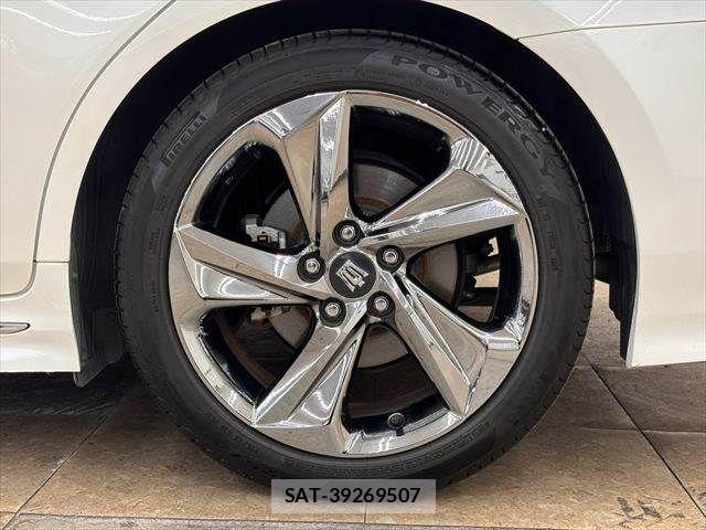 Toyota CROWN SEDAN 2018-08 8207030-28