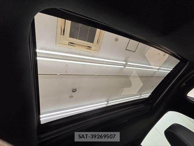 Toyota CROWN SEDAN 2018-08 8207030-3