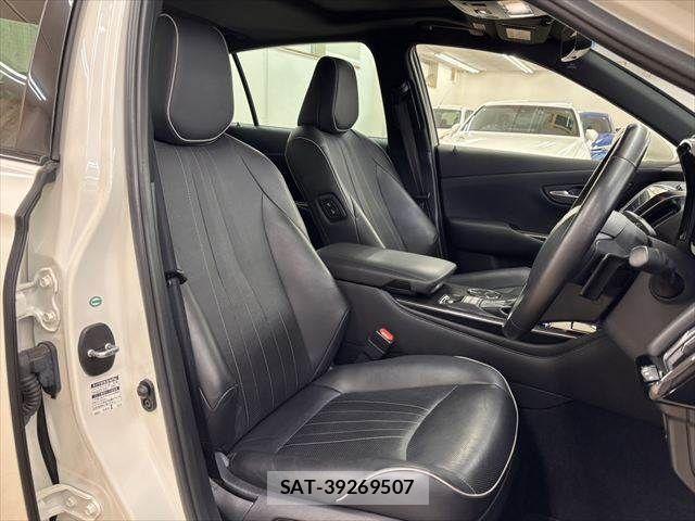 Toyota CROWN SEDAN 2018-08 8207030-7