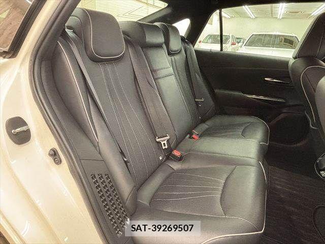 Toyota CROWN SEDAN 2018-08 8207030-8