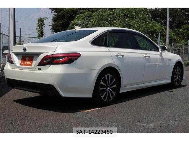 Toyota CROWN SEDAN 2018-08 8207044-21