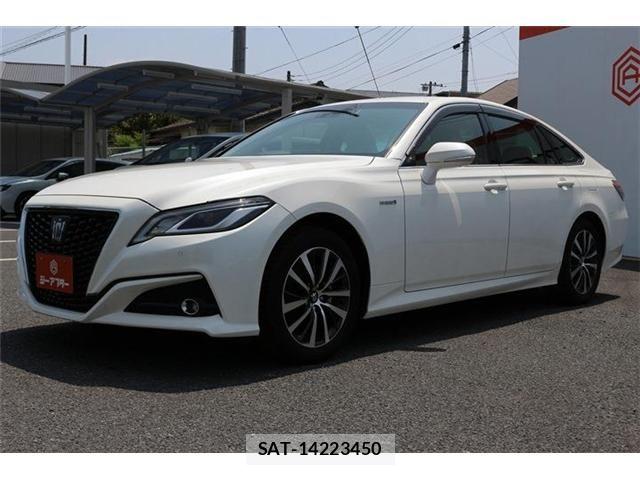 Toyota CROWN SEDAN 2018-08 8207044-23