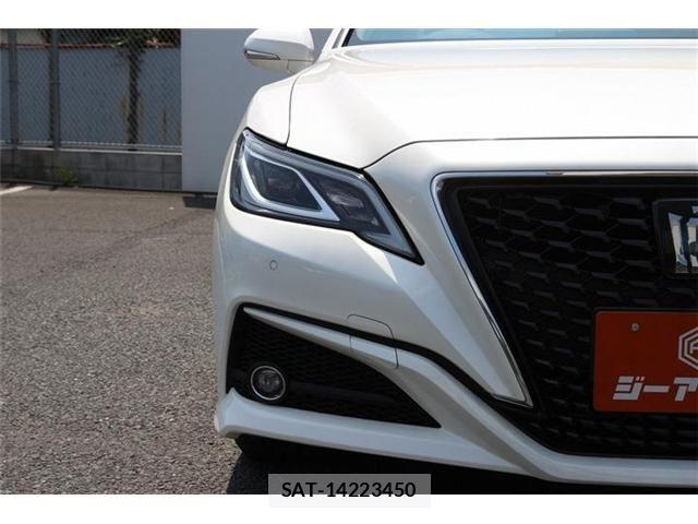 Toyota CROWN SEDAN 2018-08 8207044-25
