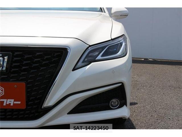 Toyota CROWN SEDAN 2018-08 8207044-26