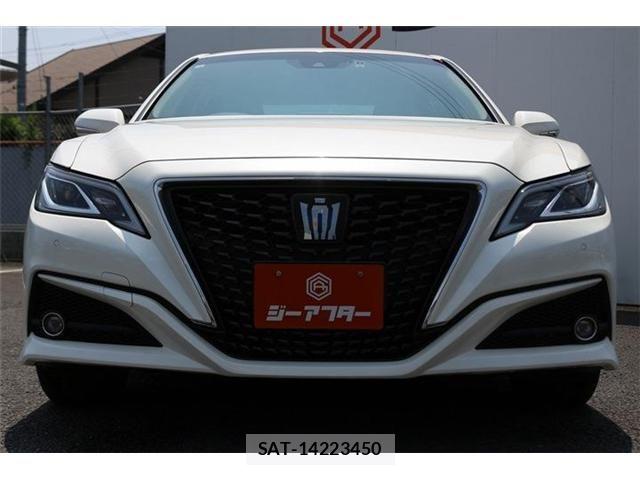 Toyota CROWN SEDAN 2018-08 8207044-7