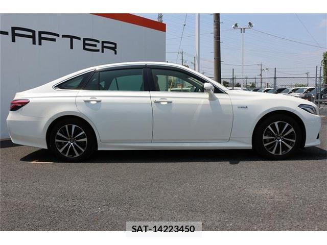 Toyota CROWN SEDAN 2018-08 8207044-8