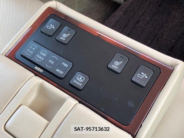 Toyota CROWN SEDAN 2013-07 8207061-3