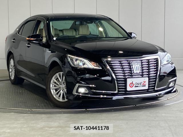 Toyota CROWN SEDAN 2018-04 8207038-0