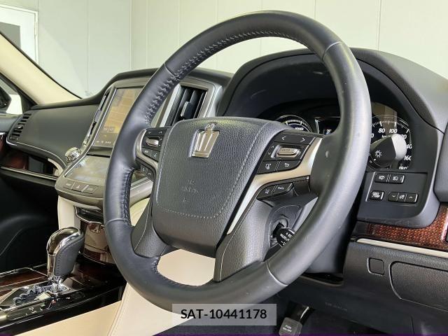 Toyota CROWN SEDAN 2018-04 8207038-14