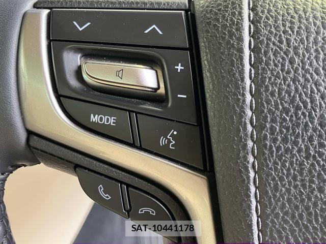 Toyota CROWN SEDAN 2018-04 8207038-15