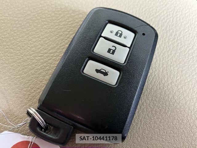Toyota CROWN SEDAN 2018-04 8207038-18