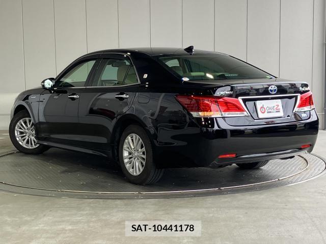 Toyota CROWN SEDAN 2018-04 8207038-1