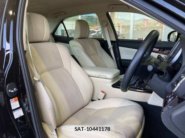 Toyota CROWN SEDAN 2018-04 8207038-19