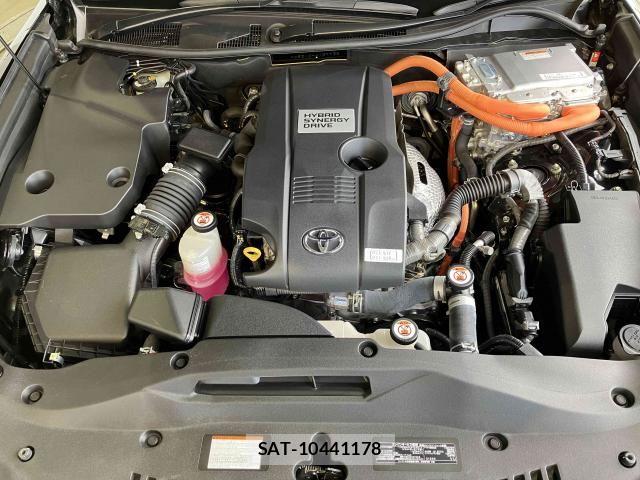 Toyota CROWN SEDAN 2018-04 8207038-24