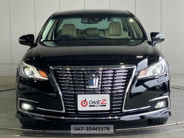 Toyota CROWN SEDAN 2018-04 8207038-26