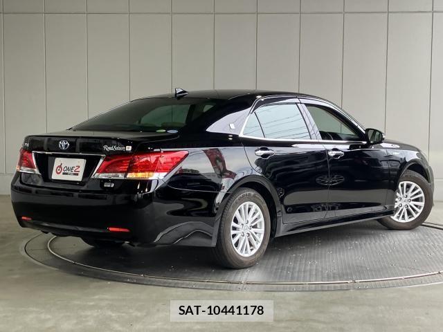 Toyota CROWN SEDAN 2018-04 8207038-28