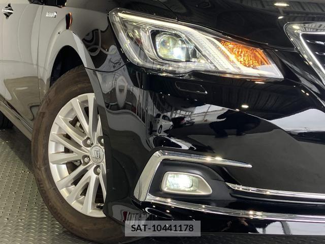 Toyota CROWN SEDAN 2018-04 8207038-2
