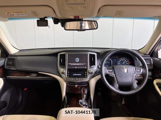 Toyota CROWN SEDAN 2018-04 8207038-5