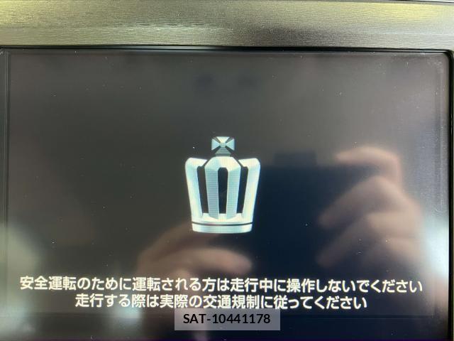 Toyota CROWN SEDAN 2018-04 8207038-6