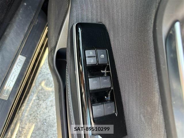 Toyota CROWN SEDAN 2019-06 8207047-17