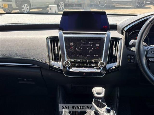 Toyota CROWN SEDAN 2019-06 8207047-19