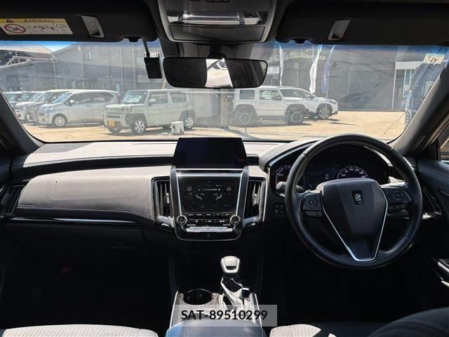 Toyota CROWN SEDAN 2019-06 8207047-2