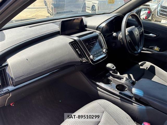 Toyota CROWN SEDAN 2019-06 8207047-3