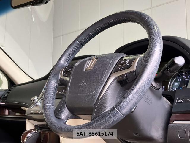 Toyota CROWN SEDAN 2013-04 8207056-9