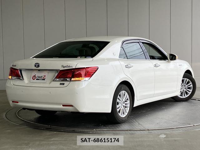 Toyota CROWN SEDAN 2013-04 8207056-1