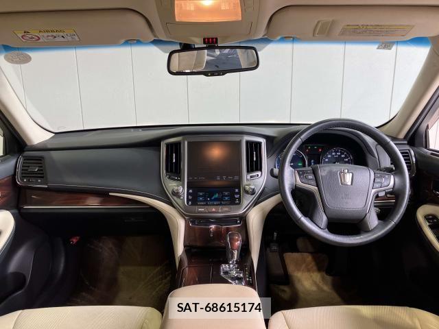 Toyota CROWN SEDAN 2013-04 8207056-5