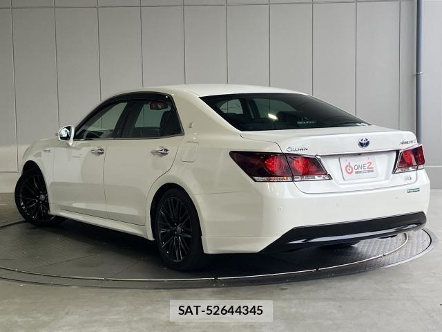 Toyota CROWN SEDAN 2015-04 8207054-1