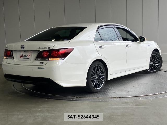 Toyota CROWN SEDAN 2015-04 8207054-28