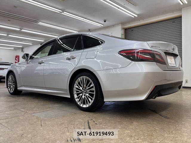 Toyota CROWN SEDAN 2019-02 8207051-18