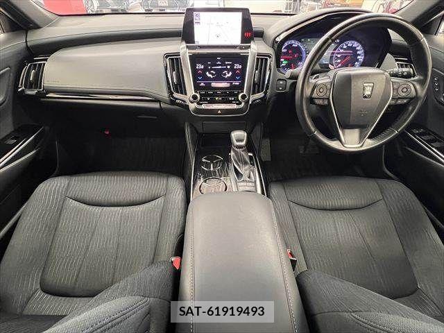 Toyota CROWN SEDAN 2019-02 8207051-2