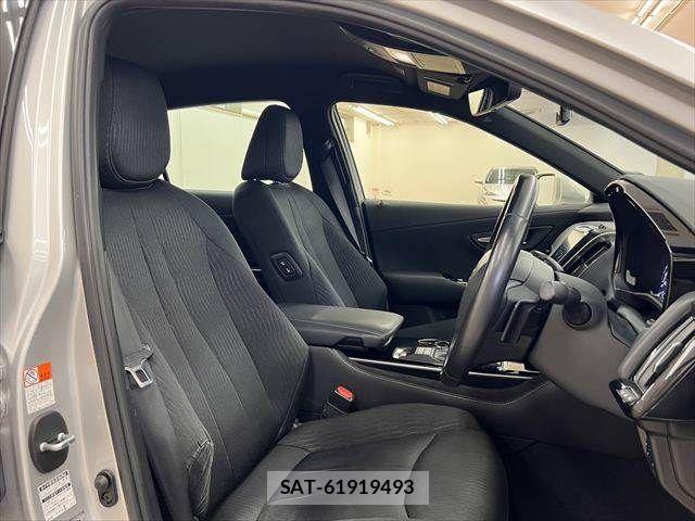 Toyota CROWN SEDAN 2019-02 8207051-6