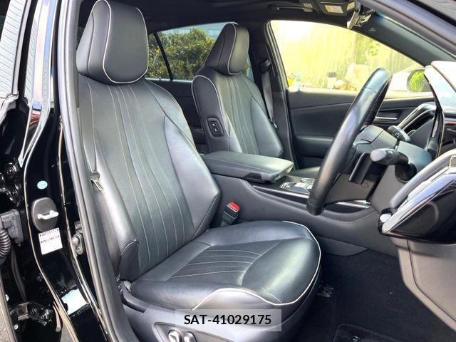 Toyota CROWN SEDAN 2018-11 8207026-12