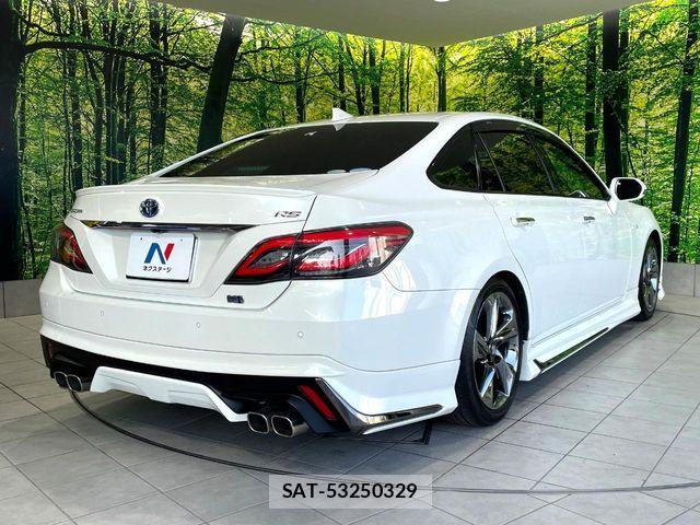 Toyota CROWN SEDAN 2018-07 8207040-17